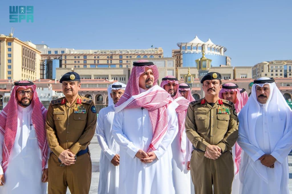 أمير المدينة المنورة يقف ميدانيًا على منظومة العمل في المسجد النبوي