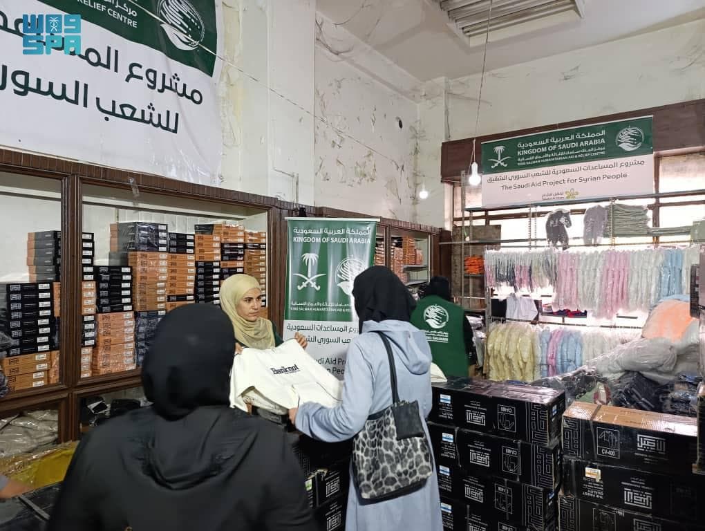 “اغاثي الملك سلمان” يوزع 139 قطعة ملابس في حلب