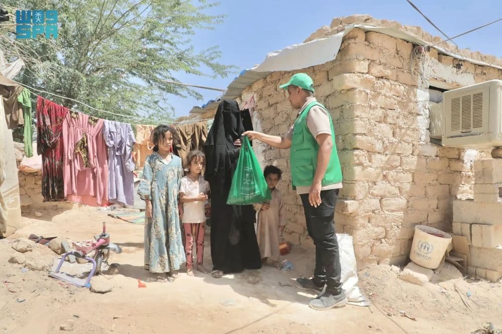 مركز الملك سلمان للإغاثة يوزع (939) أضحية في أربع محافظات يمنية