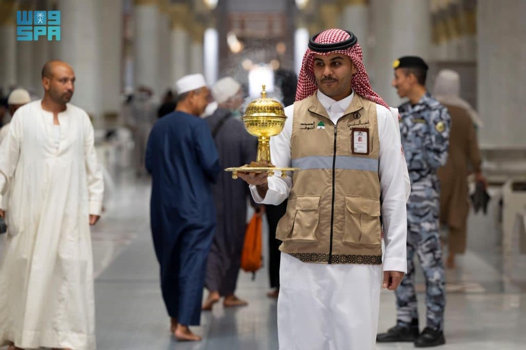 بالطيب والأدهان الفاخرة المسجد النبوي يستقبل ضيوف الرحمن بعد أداء فريضة الحج