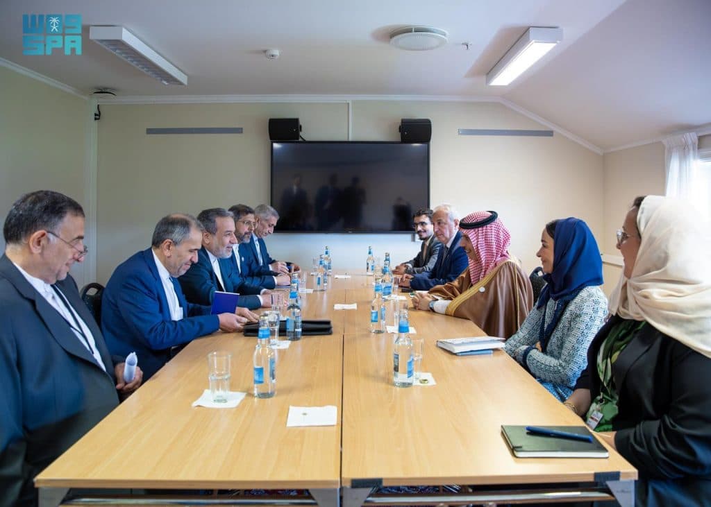 وزير الخارجية ووزير خارجية إيران يناقشان المستجدات على الساحتين الإقليمية والدولية