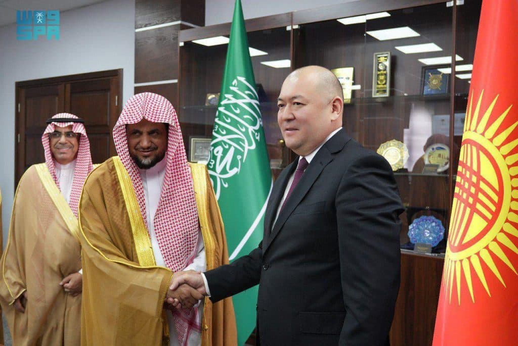 النائب العام يلتقي نظيره القرغيزستاني ويوقعان مذكرة تفاهم