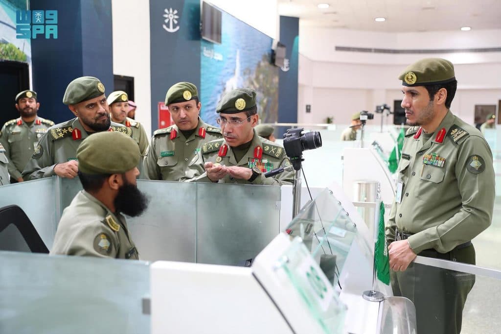 المدير العام للجوازات المكلف يتفقد إجراءات إنهاء مغادرة ضيوف الرحمن بميناء جدة الإسلامي