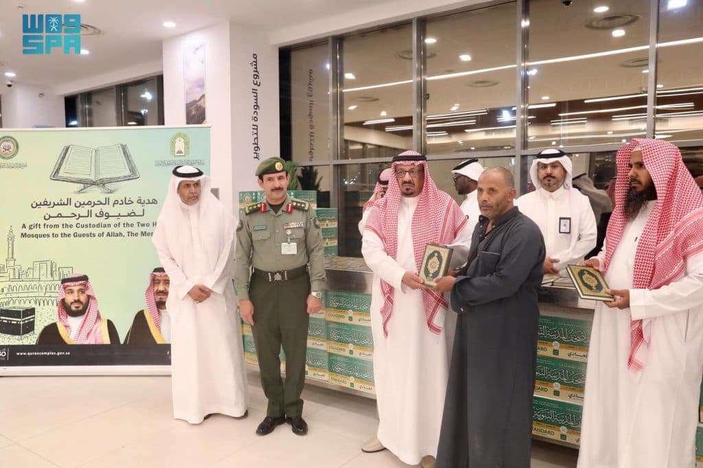 بمتابعة من أمير نجران.. منفذ الوديعة يستقبل حجاج اليمن العائدين لبلادهم