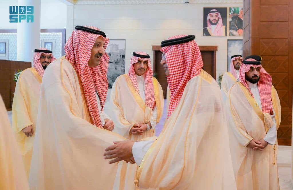أمير الباحة يستقبل المهنئين بعيد الأضحى