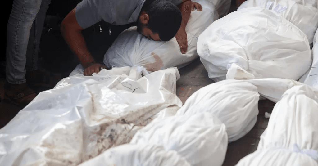معظمهم أطفال ونساء.. ارتفاع عدد الشهداء الفلسطينيين بقطاع غزة إلى 55.362 شهيدًا