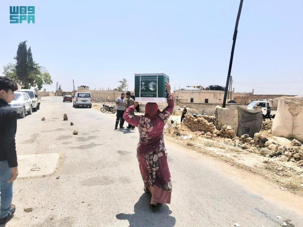 مركز الملك سلمان للإغاثة يوزع (2.020) سلة غذائية في محافظة حلب بسوريا