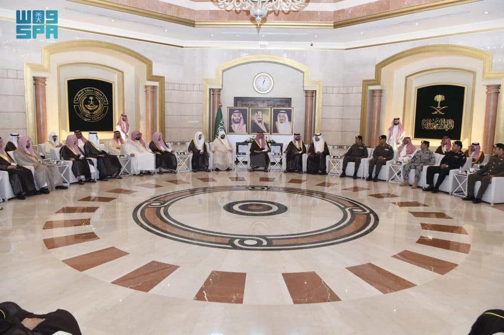 مُحافظ جدة يستقبل مسؤولي المحافظة المهنئين بعيد الأضحى المبارك