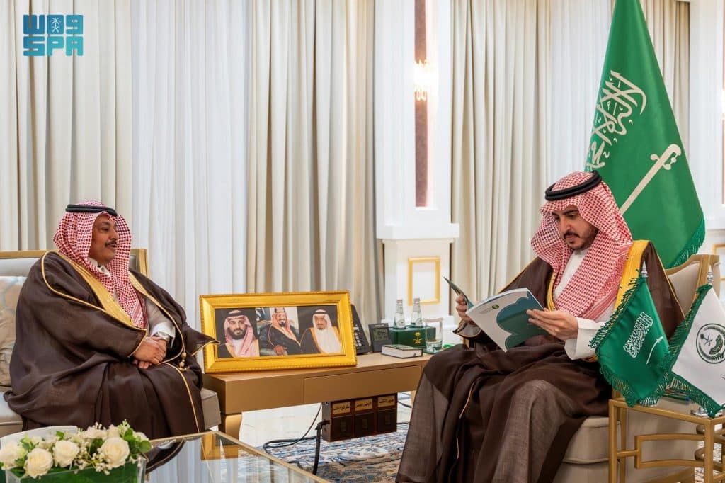 اطلع على التقرير السنوي له.. أمير الجوف يستقبل مدير عام فرع صندوق التنمية الزراعية بالمنطقة