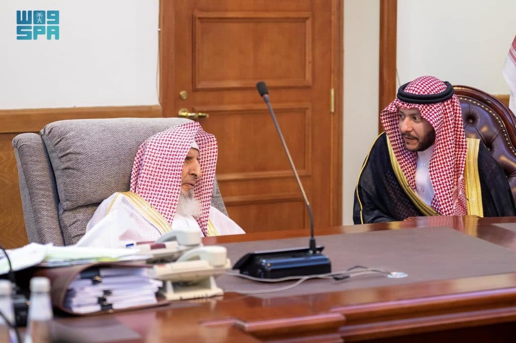 بمقر مكتبه في المحافظة.. محافظ الطائف يزور سماحة المفتي العام للمملكة