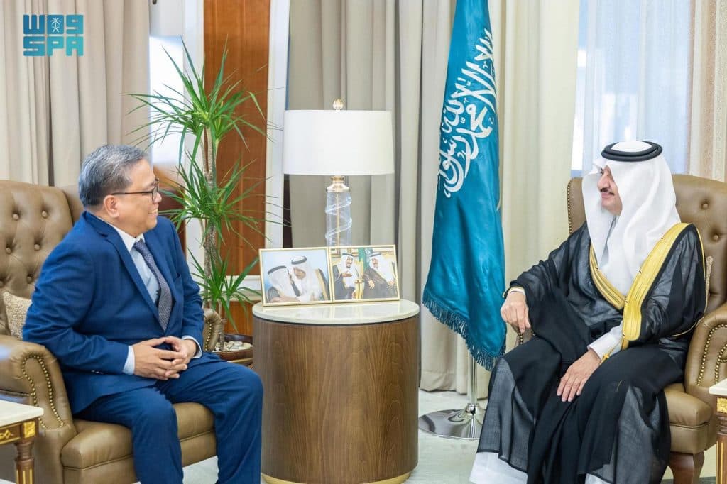 ناقشا عددًا من الموضوعات ذات الاهتمام المشترك.. أمير المنطقة الشرقية يستقبل السفير الفلبيني لدى المملكة