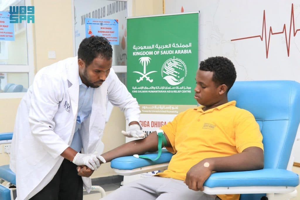 “اغاثي الملك سلمان” يواصل تنفيذ مشروع تشغيل بنك الدم الوطني في الصومال