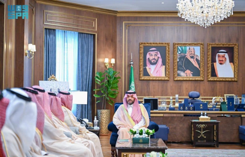 أمير الحدود الشمالية يتابع تنفيذ خطة تفويج الحجاج الإيرانيين عبر منفذ جديدة عرعر