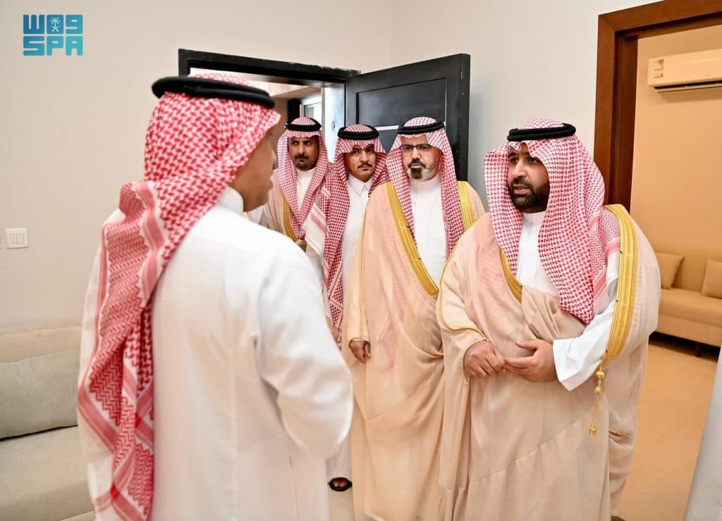 أمير جازان ونائبه يتفقدان عددًا من المشروعات التنموية والسياحية بجزر فرسان