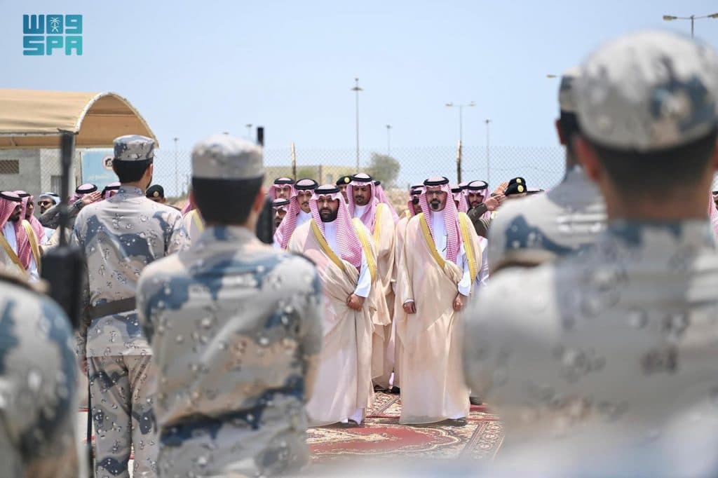 أمير منطقة جازان ونائبه يزوران شيخ شمل جزر فرسان