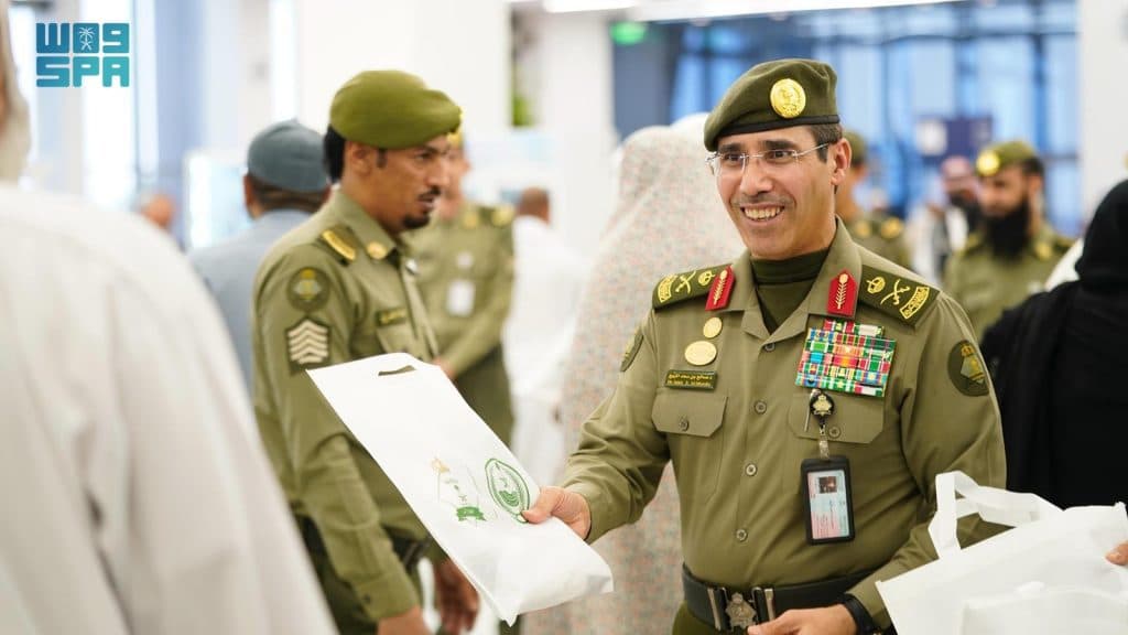 المدير العام للجوازات المكلّف يقف على الخدمات المقدمة لضيوف الرحمن في منفذ جديدة عرعر