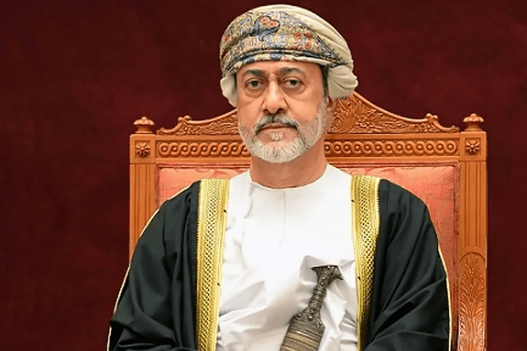 سلطان عُمان يُجري اتصالات هاتفية مع الرئيسَين المصري والفرنسي ورئيس وزراء بريطانيا