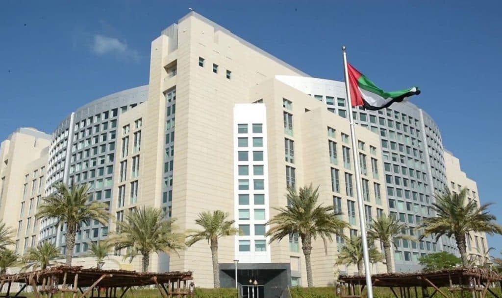 الإمارات تبدي قلقها البالغ من تصاعد المواجهات العسكرية في المنطقة وتدعو إلى التهدئة والحوار