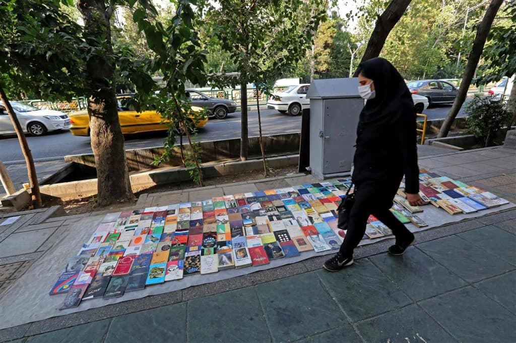 إقبال في مكتبات طهران على مؤلفات الكتّاب الأجانب