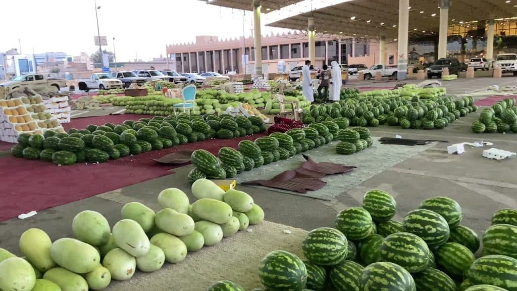 سوق “الحبحب” ببريدة.. يساهم في “الأمن الغذائي” بـ6.4 مليون حبة طوال الموسم