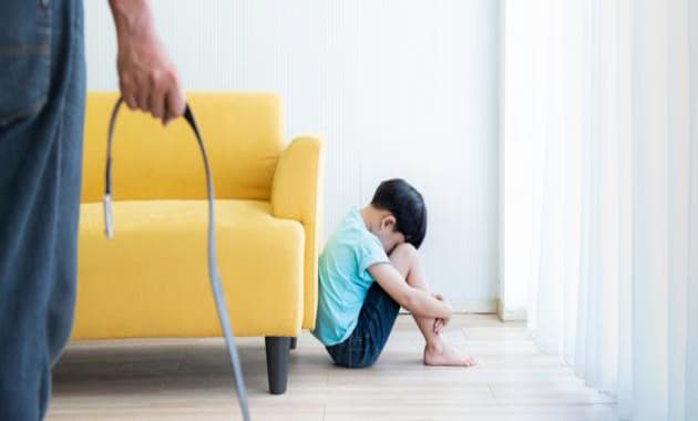 أب يعذب ابنتيه حتى الموت لفشلهما دراسيًا وفصلهما من المدرسة