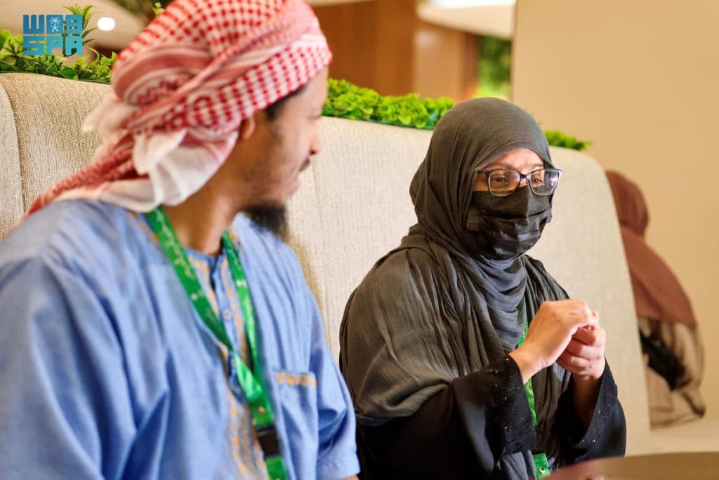 “صمٌّ” .. يُلبّون بالحج عبر لغة الإشارة