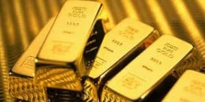 أسعار الذهب تنخفض في التعاملات الفورية