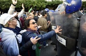 انتخابات رئاسية لخلافة بوتفليقة وسط رفض الشارع الجزائري