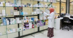 اعتماد “صيدليات مرجعية” توفّر غالبية الأدوية في مختلف مدن المملكة