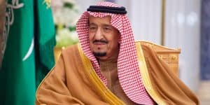 خادم الحرمين يوجه الدعوة لملك البحرين للمشاركة في القمة الخليجية