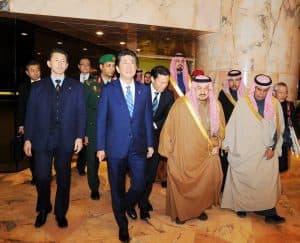 رئيس وزراء اليابان يصل الرياض