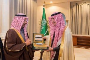 أمير الجوف يستعرض مع المديفر طرح الفرص التعدينية للمستثمرين في المنطقة