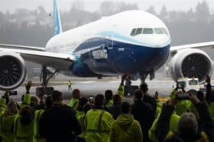 طائرة بوينغ “777-إكس” للمسافات الطويلة تنجز أول رحلة تجريبية