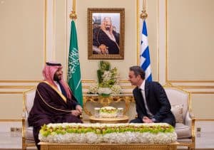 ولي العهد يعقد اجتماعا مع رئيس الوزراء اليوناني