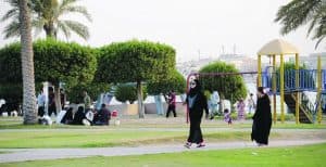 الواجهات البحرية بالشرقية تجذب ممارسي رياضة المشي