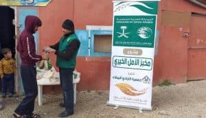 مركز الملك سلمان للإغاثة يواصل توزيع أرغفة الخبز شمال لبنان