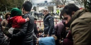 موجة جديدة من المهاجرين تتدفق من تركيا على الحدود اليونانية
