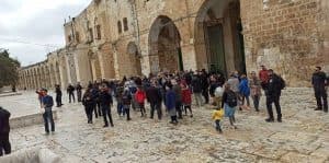 مئات المستوطنين اليهود يقتحمون المسجد الأقصى