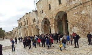 عشرات المستوطنين يقتحمون المسجد الأقصى.. وقوات الاحتلال تهدم منزل فلسطيني وتشرد قاطنيه في القدس