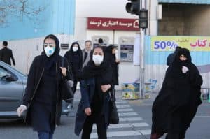 تفشي كورونا يرعب الإيرانيين ويعيق حياتهم اليومية
