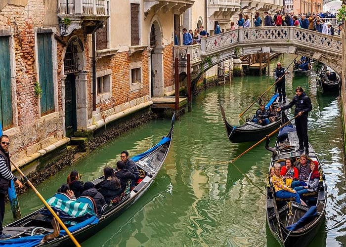 133-003105-venices-canals-cleanest-theyve-living-5