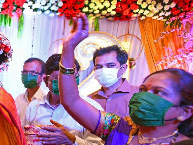 121-120554-india-wedding-corona-virus-3