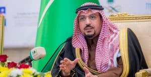 أمير القصيم يحث أهالي المنطقة على البقاء في منازلهم
