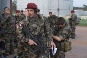 فرنسا تقرر سحب جنودها من العراق بسبب فيروس كورونا