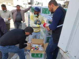 مركز الملك سلمان يواصل توزيع السلال الغذائية على ذوي الاحتياج بالأردن
