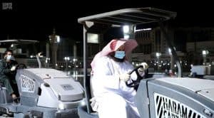 السديس يشارك في أعمال تعقيم وتنظيف المسجد النبوي وساحاته