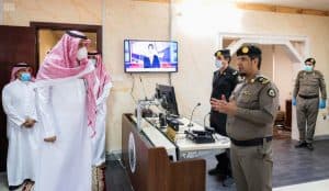 أمير الباحة يحث الأهالي بمنع التجول وعدم الخروج من المنازل