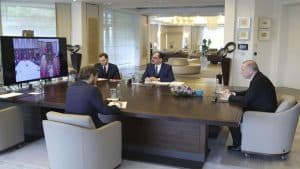 أردوغان يعاند كورونا لحماية اقتصاده الهش