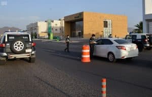 الجهات الأمنية بالمدينة تكثف جهودها في تطبيق منع التجول