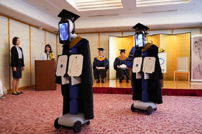 140-225711-japan-holds-virtual-graduations-students-2